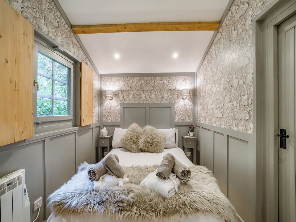 Double bedroom | The Lodge - Coach House Holidays, Ringwood, New Forest