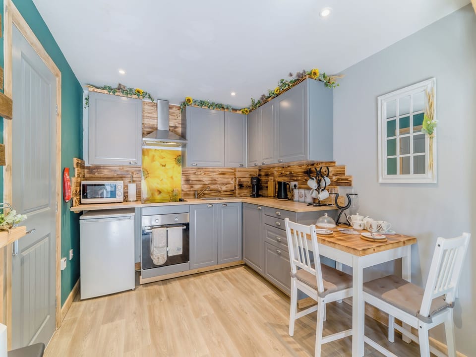 Kitchen/diner | Coachmans Cottage - Coach House Holidays Ltd, Ringwood, New Forest