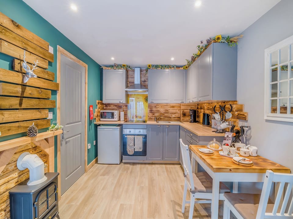 Kitchen/diner | Coachmans Cottage - Coach House Holidays Ltd, Ringwood, New Forest