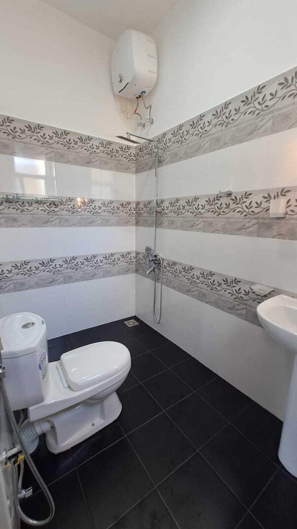Luxury Single Room, Ocean View | Bathroom | Shower, hair dryer, slippers, towels
