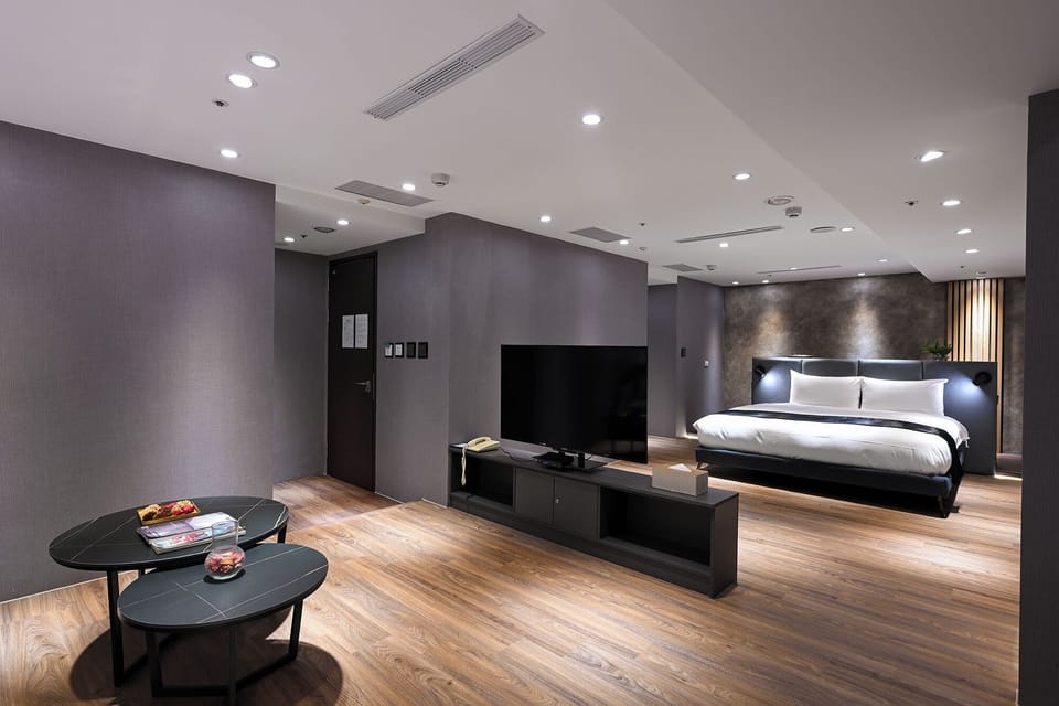 Executive Double Room, 1 Double Bed | Down comforters, blackout drapes, free WiFi, bed sheets
