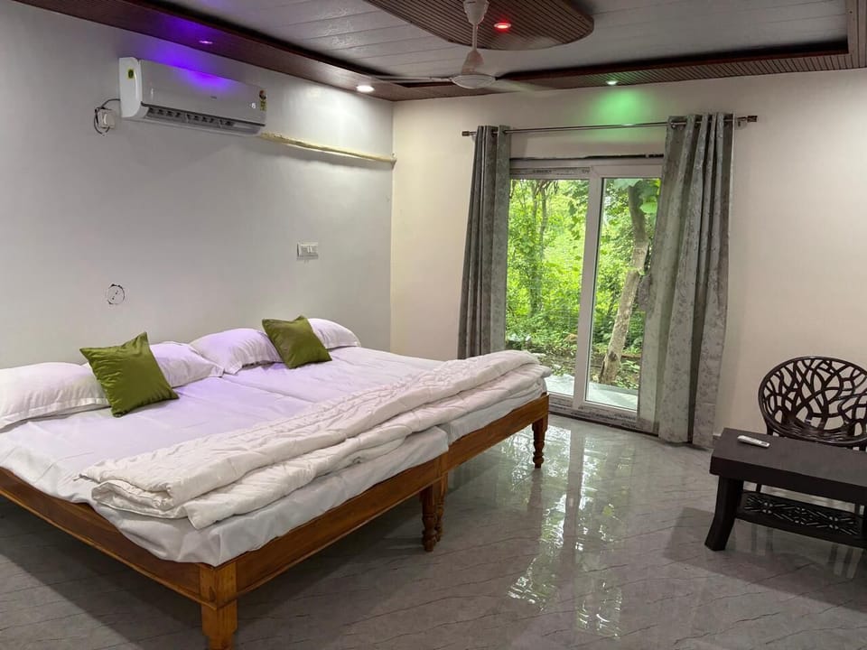 Deluxe Double or Twin Room, Garden View | Laptop workspace, WiFi (free)