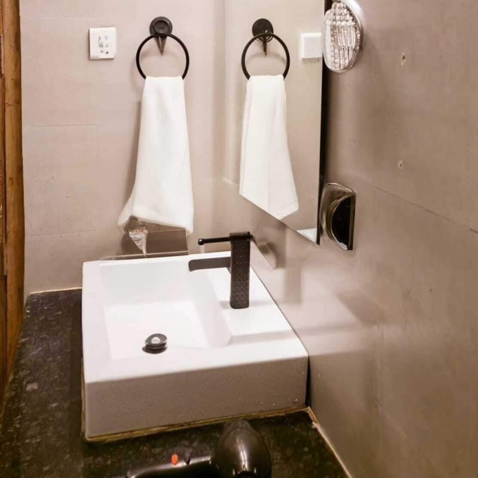 Shower, free toiletries, bathrobes, slippers