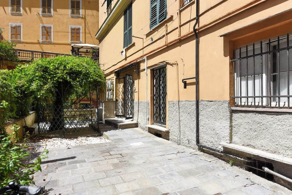 Family Studio, Microwave (Maisonette) | Property grounds