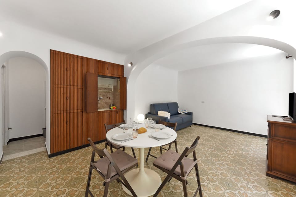 Family Studio, Microwave (Maisonette Apartment with Outdoor) | Dining