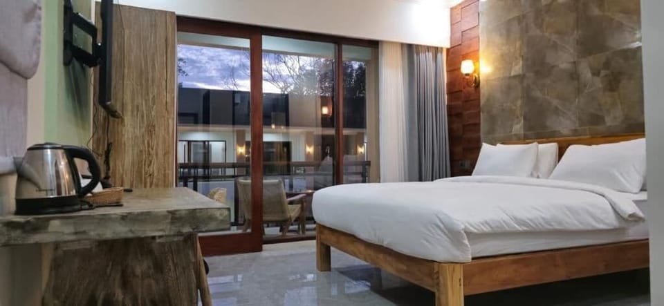 In-room safe, desk, soundproofing, WiFi (free)