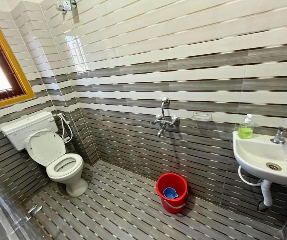 Shower, towels, soap, shampoo