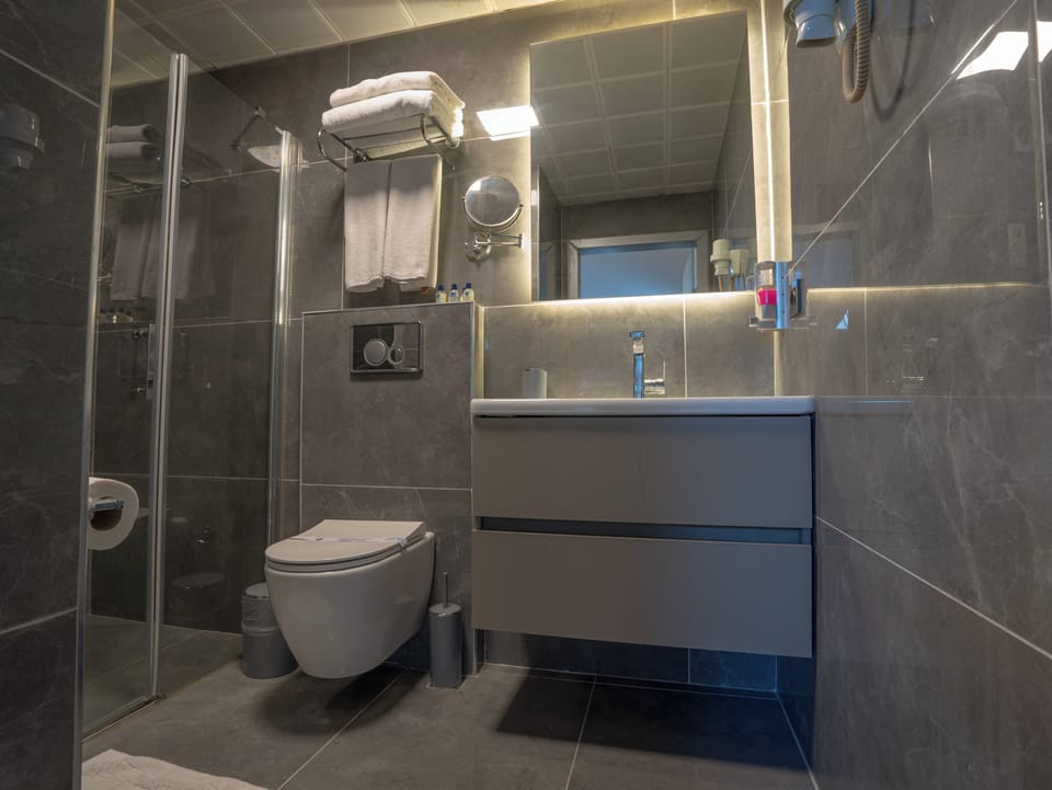 Deluxe Studio Suite | In-room dining