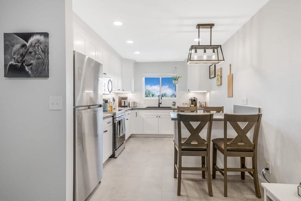Dining area and full kitchen