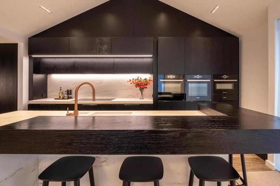 Luxury House, 4 Bedrooms | Private kitchen | Dishwasher, coffee/tea maker, electric kettle, cookware/dishes/utensils