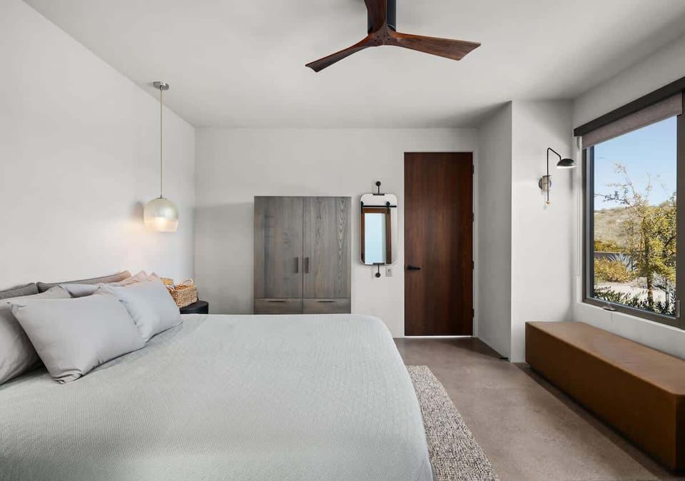 Palo Brea: 3rd bedroom featuring a king-sized bed, smart tv, and ensuite bathroom.