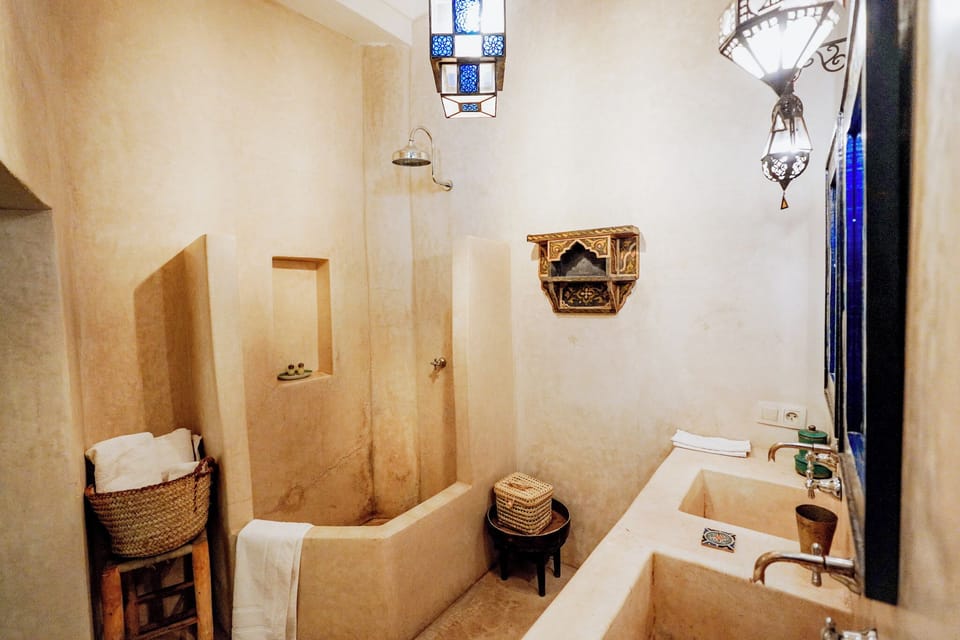 Chambre Berbère | Bathroom | Bathrobes, bidet