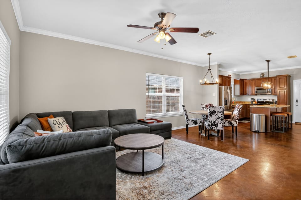 House, 4 Bedrooms | Living area | Smart TV, streaming services