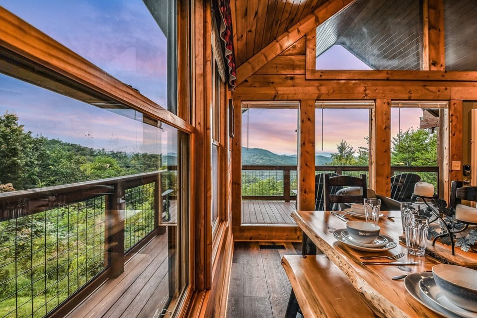 Cabin, 2 Bedrooms | Dining