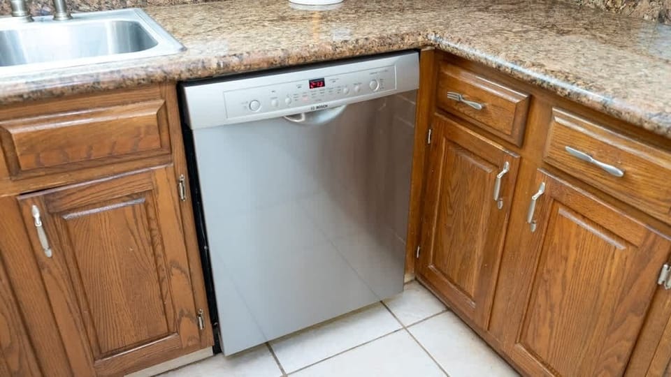 House, 4 Bedrooms | Private kitchen | Coffee/tea maker, fridge, oven, toaster