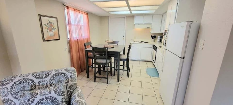 Apartment, 3 Bedrooms | Dining