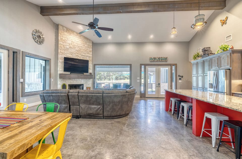 Living Room/Kitchen