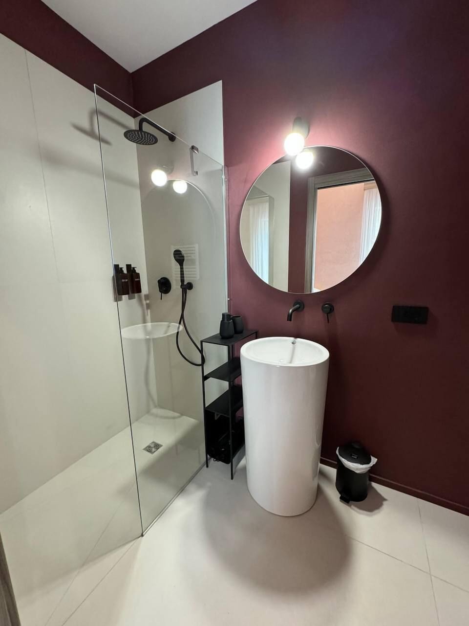 Superior Room, Balcony, City View | Bathroom | Hair dryer, slippers, bidet, towels