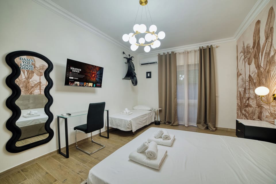 Deluxe Triple Room | Desk, WiFi (free)