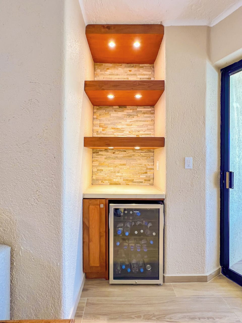 Apartment, 1 King Bed, Ocean View, Beachside | Private kitchen | Full-size fridge, microwave, oven, stovetop