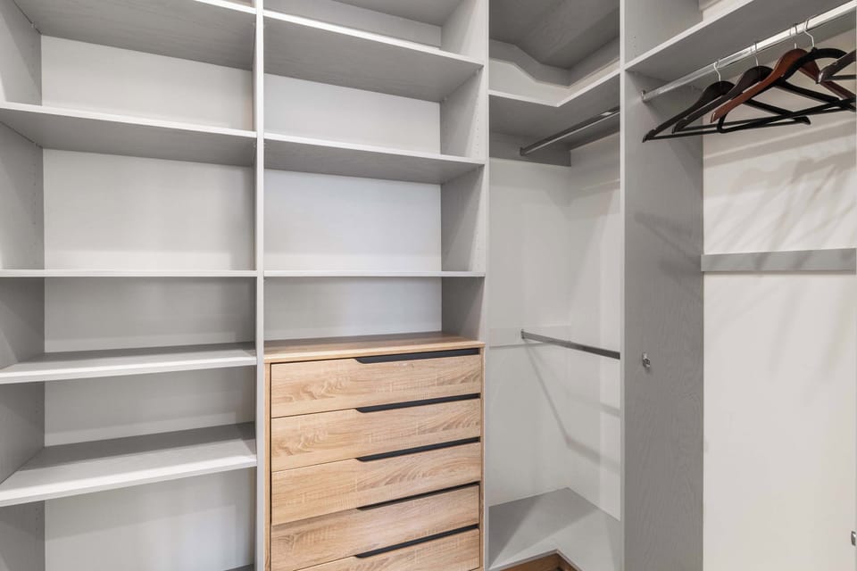 Luxury House, City View (4 Bedrooms) | Wardrobe