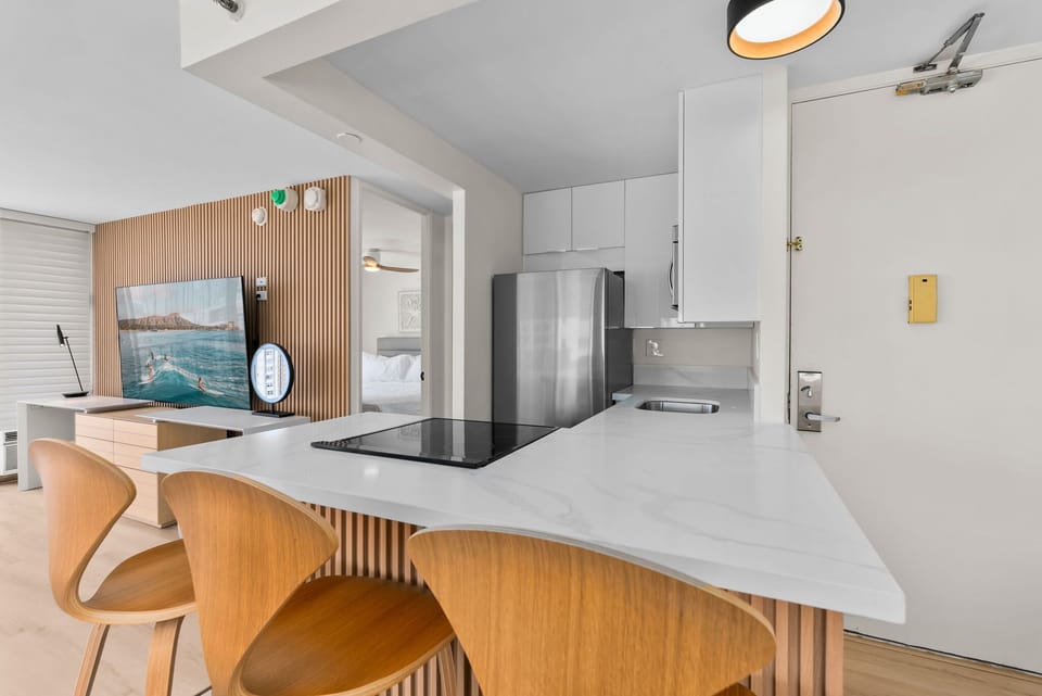 Apartment, Ocean View, Beachside (1 Bedroom) | Private kitchen | Fridge, microwave, oven, stovetop