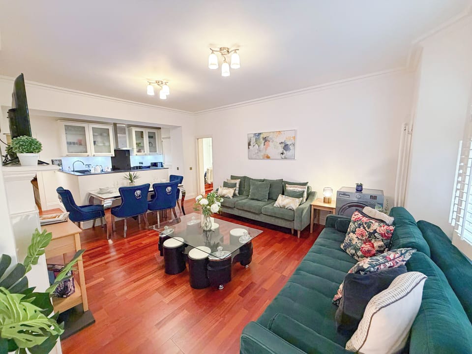 Modern open-plan living area in Marylebone near Baker Street, Mayfair, Oxford St