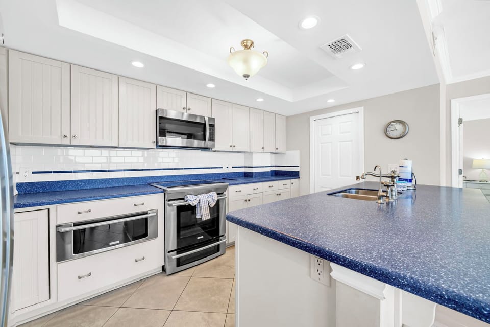Full kitchen
