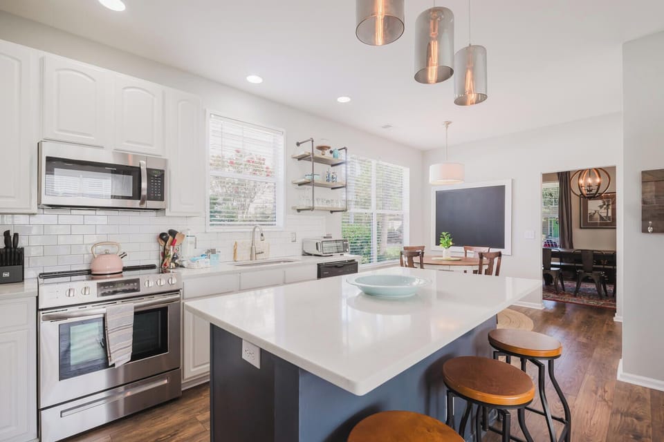 House, Multiple Beds, Patio, Garden View (Bluffton Magnolia House) | Private kitchen | Fridge, microwave, oven, stovetop