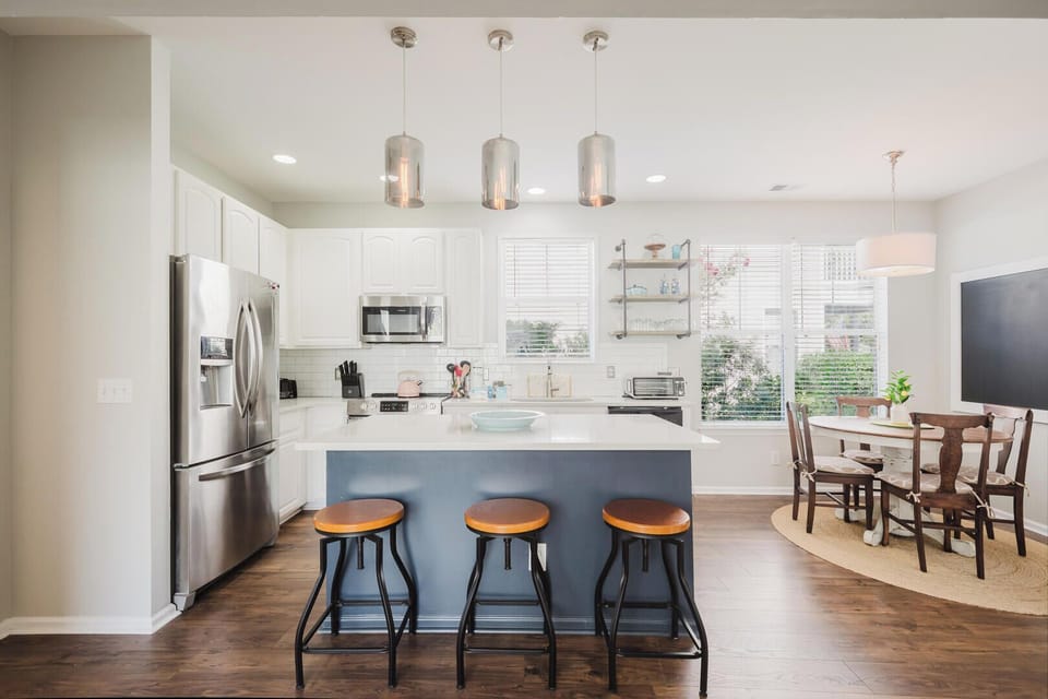 House, Multiple Beds, Patio, Garden View (Bluffton Magnolia House) | Private kitchen | Fridge, microwave, oven, stovetop