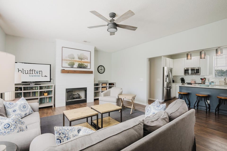 House, Multiple Beds, Patio, Garden View (Bluffton Magnolia House) | Living area | 42-inch flat-screen TV with digital channels