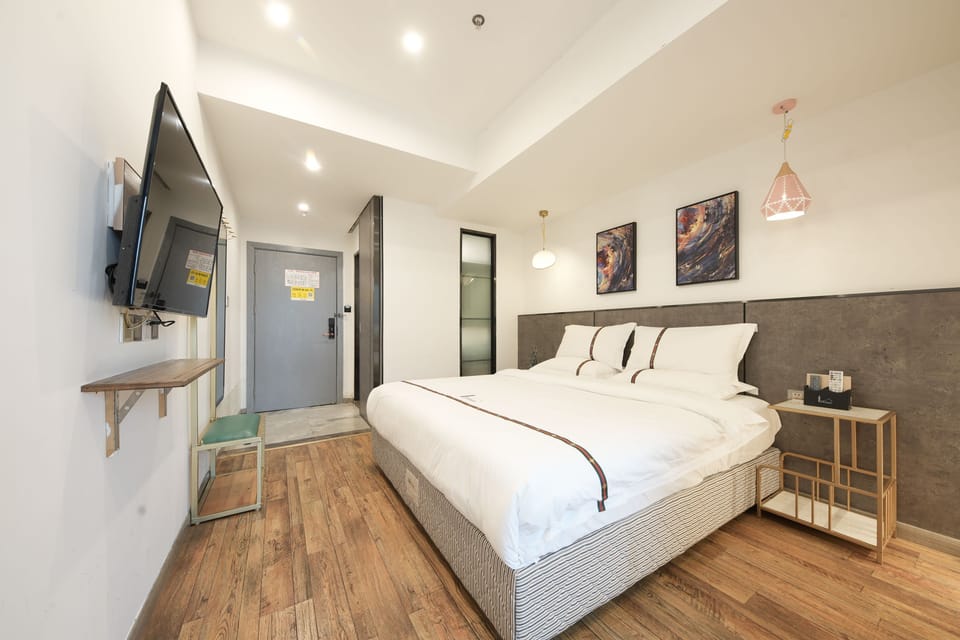 Standard Single Room | Down comforters, desk, soundproofing, WiFi (free)