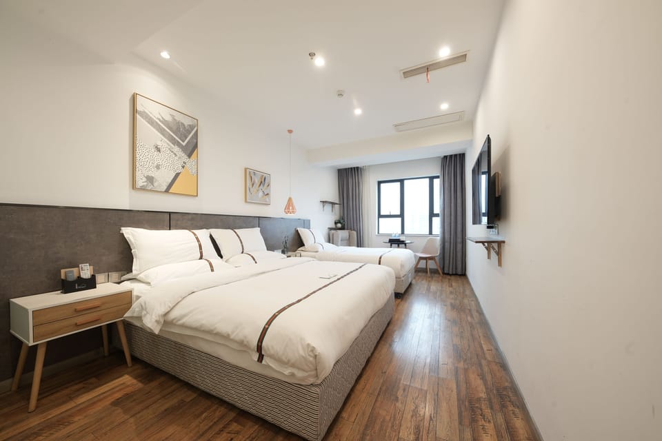 Comfort Twin Room | Down comforters, desk, soundproofing, WiFi (free)