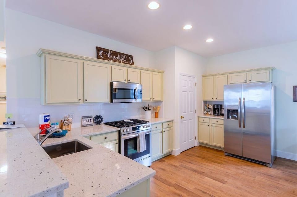 House, Multiple Beds, Patio, Garden View (Calypso Cottage) | Private kitchen | Fridge, microwave, oven, stovetop