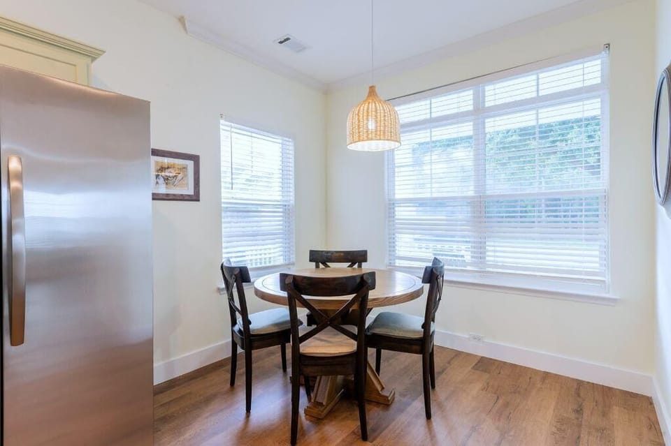 House, Multiple Beds, Patio, Garden View (Calypso Cottage) | Dining
