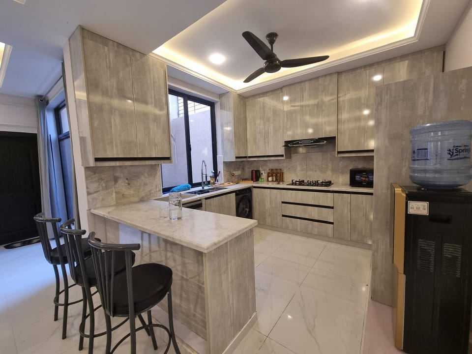 Villa, 5 Bedrooms, Accessible, Balcony | Interior