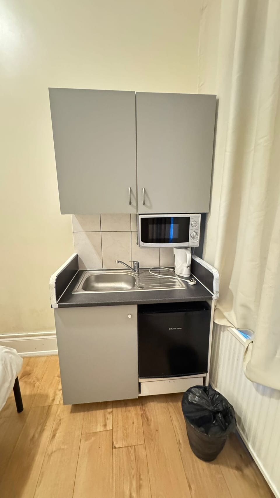 Triple Room (37 Collingaham Place) | Private kitchen | Coffee/tea maker, electric kettle