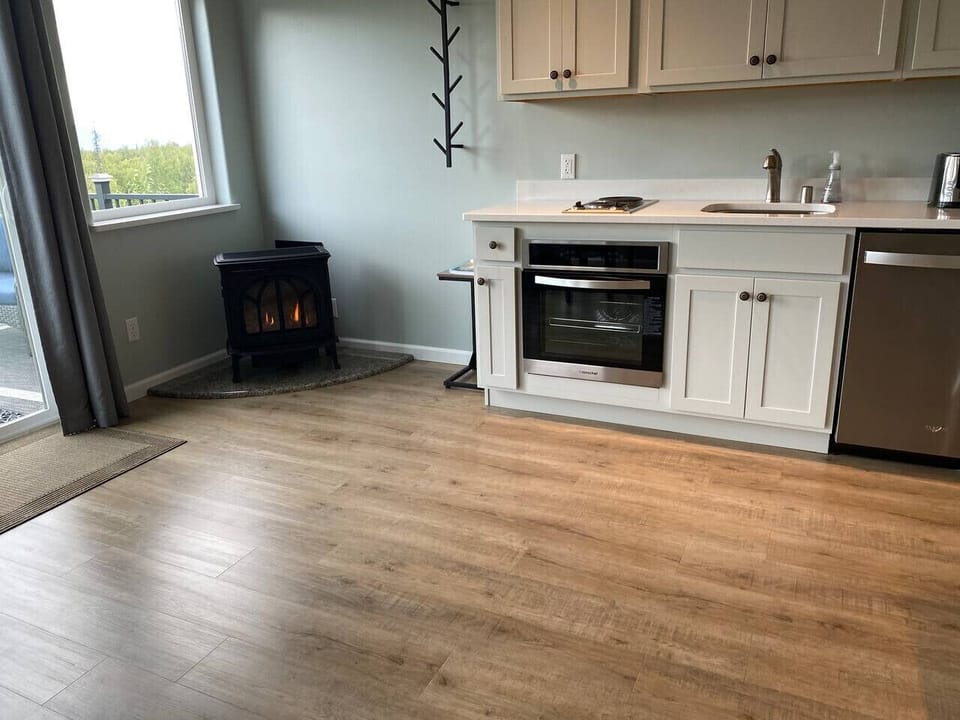 Fireplace, Stovetop, Oven, Dishwasher, Sink