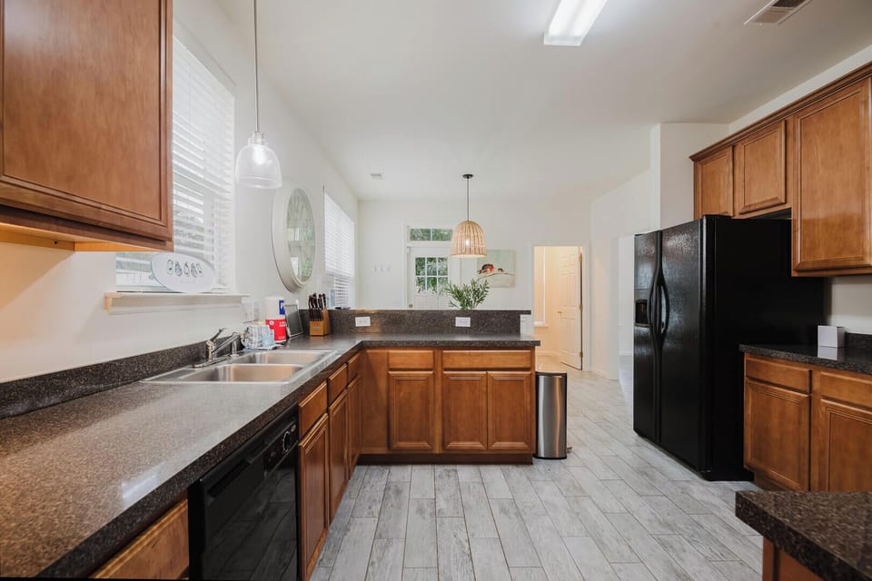 House, Multiple Beds, Patio, Garden View (Happy Days) | Private kitchen | Fridge, microwave, oven, stovetop
