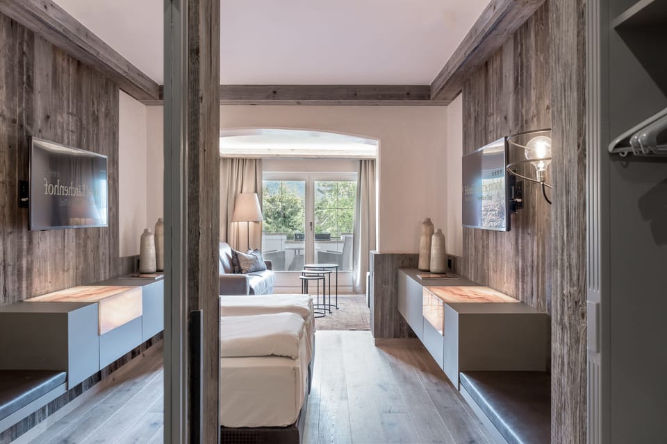 Deluxe Double Room, Balcony | Hypo-allergenic bedding, minibar, in-room safe, desk