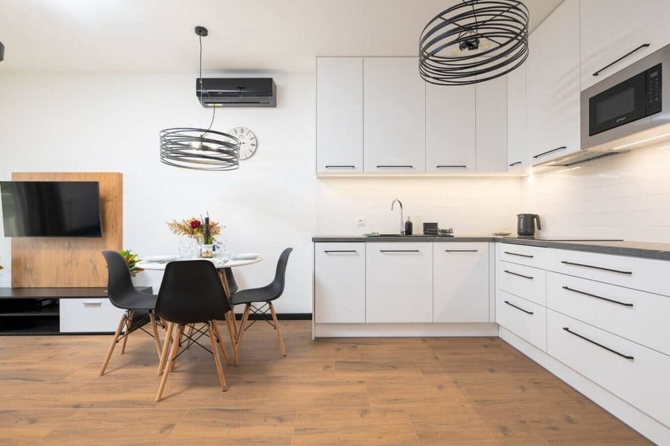 Modern Kitchen with Built-In Microwave, Electric Kettle, and Stylish Dining Area for Four | Book Now with RENTUJEMY.COM