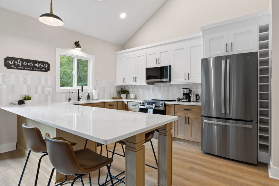 Full equipped kitchen with convection over