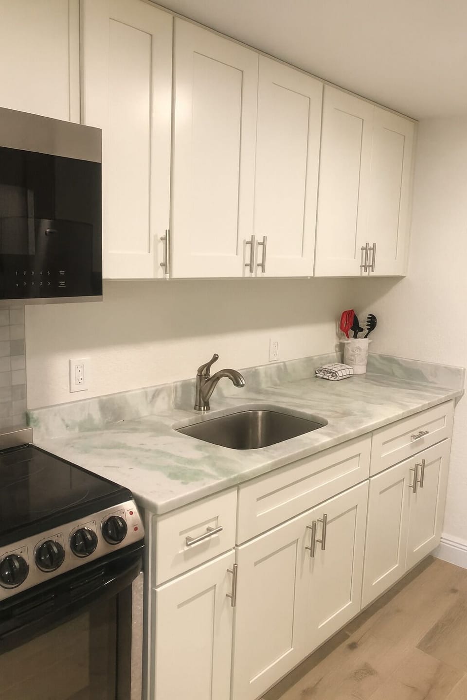 Studio, Balcony, Sea View | Private kitchen | Full-size fridge, microwave, oven, stovetop