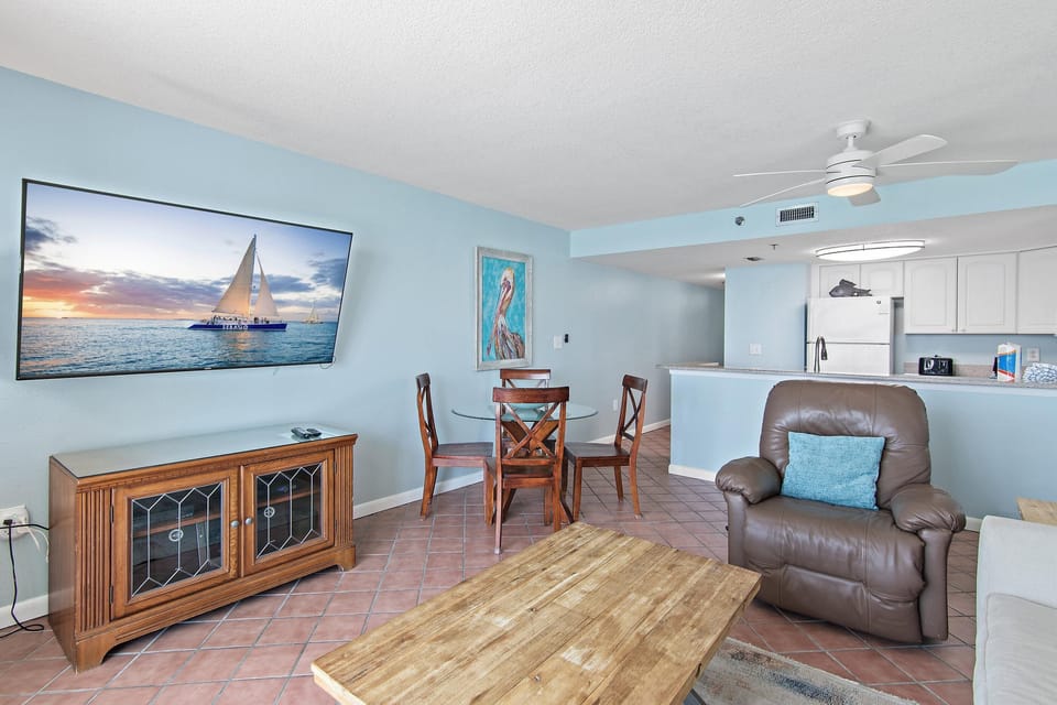 Condo, 1 King Bed with Sofa bed (SunDestin 1103) | Living area