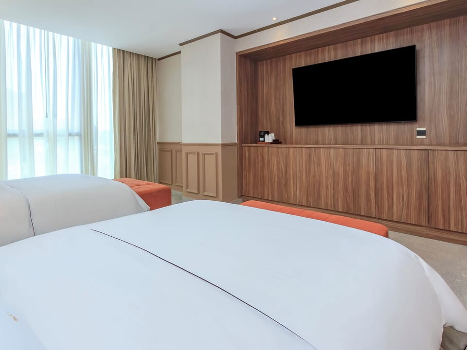 Deluxe Double Room | Premium bedding, down comforters, pillowtop beds, minibar