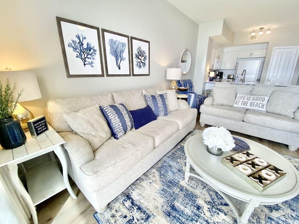 Condo, Multiple Beds (Celadon 2005) | Living area