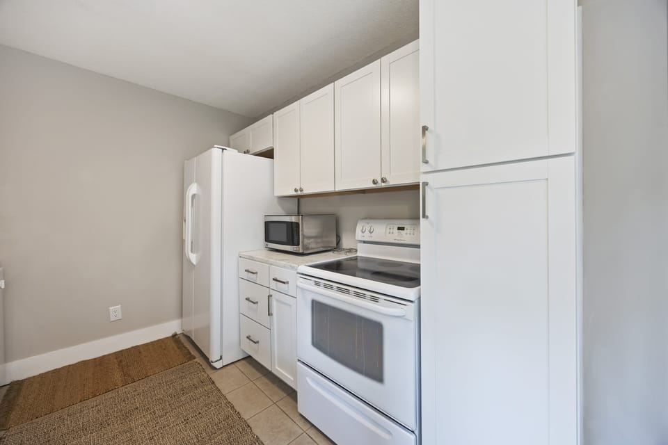 This full kitchen will be perfect for making your beach snacks