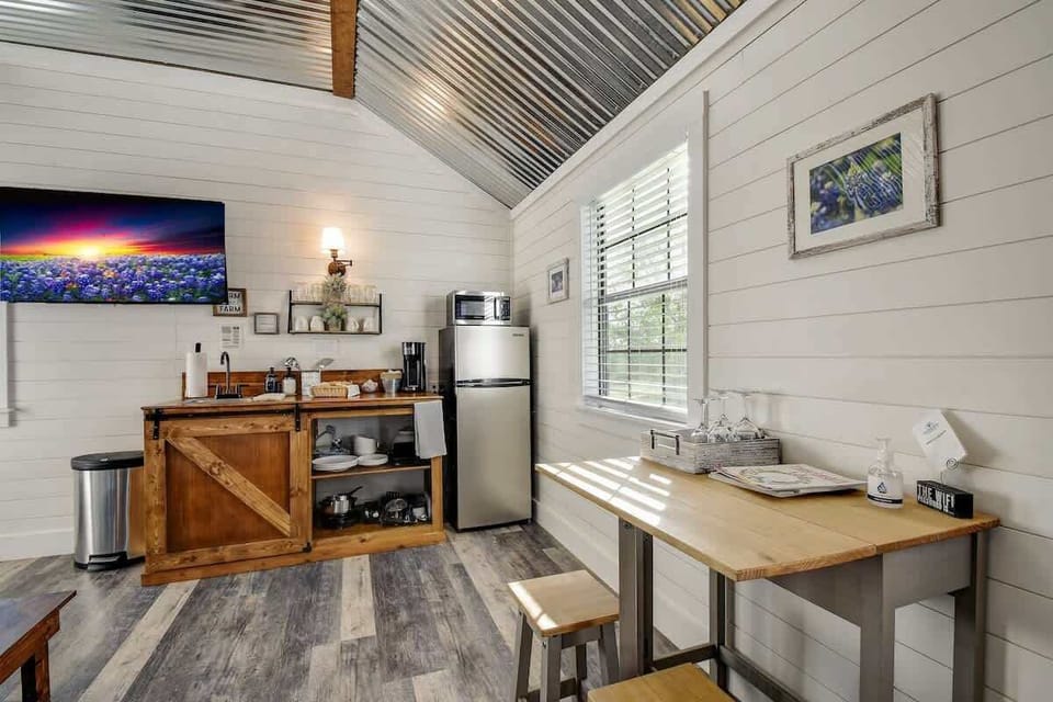Kitchenette.