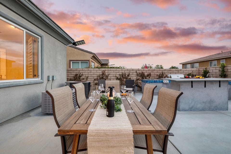 Seating for 6 at the outdoor dining table.