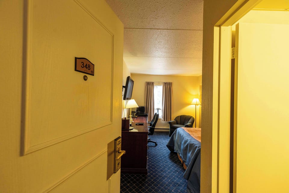 Desk, blackout drapes, iron/ironing board, free WiFi